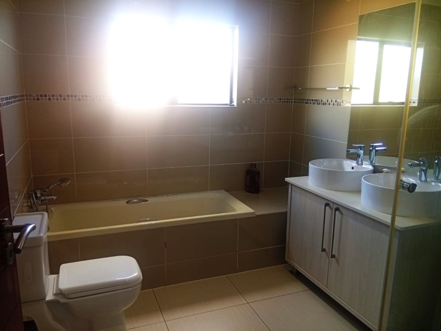 4 Bedroom Property for Sale in Heuwelsig Free State